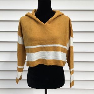 Women’s/juniors cropped hooded sweater